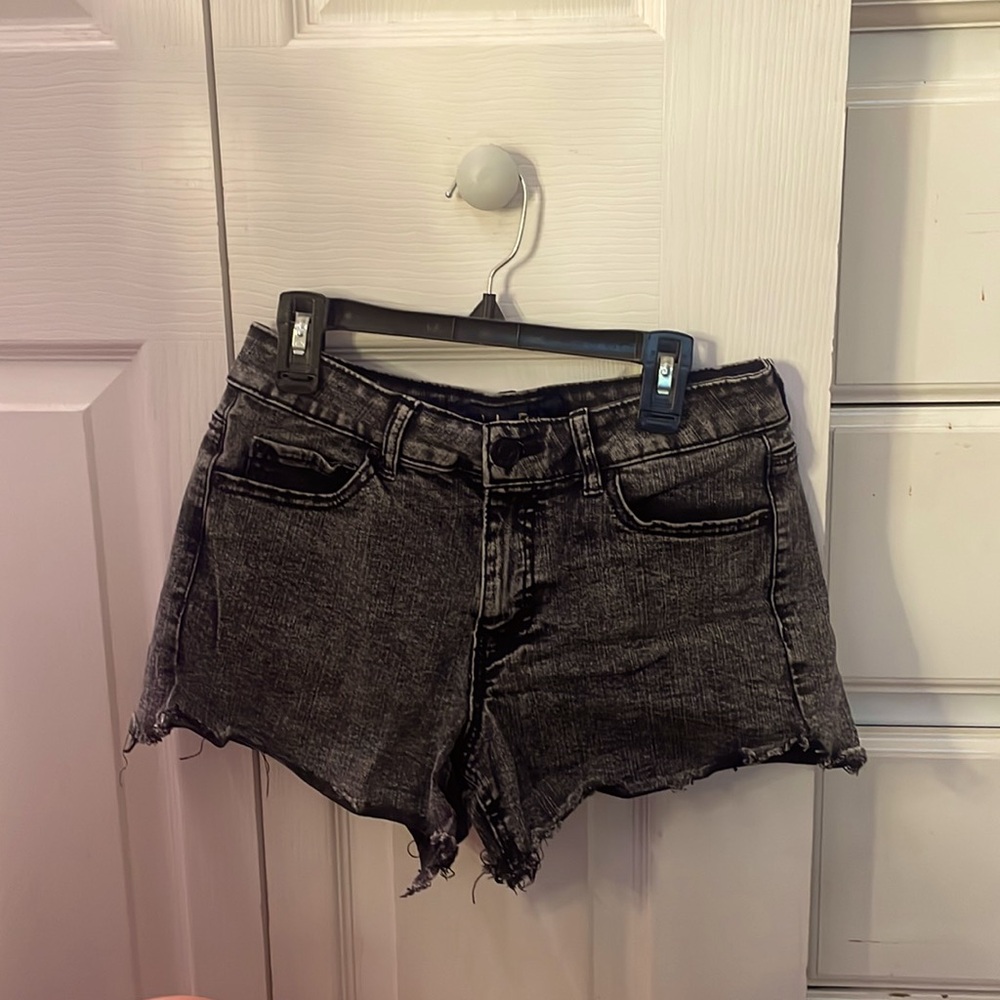Black jean shorts, medium